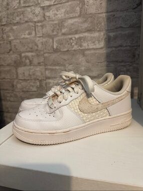 Nike Women’s White/Cream Low-Top Sneakers